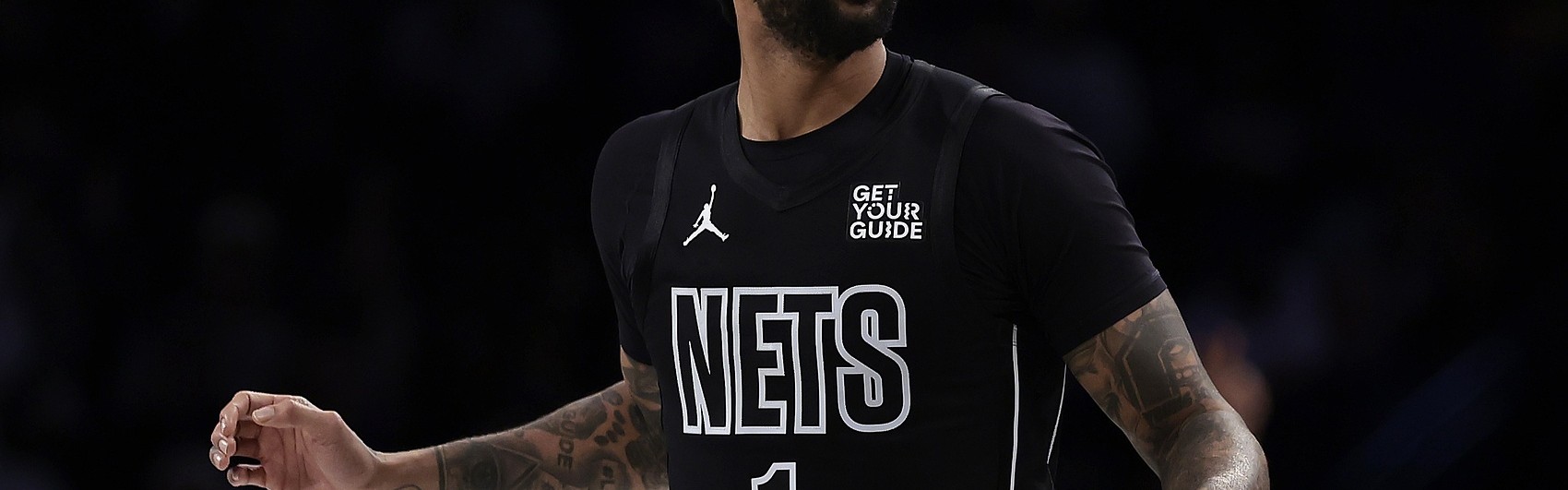 拉塞尔谈球队防守：教练向我们提出挑战 这促使我们变得更棒