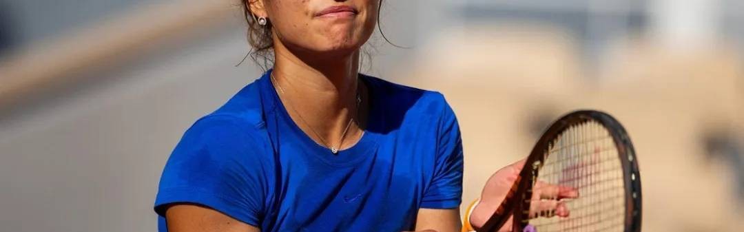 上上签！恭喜郑钦文，又碰萨巴伦卡，CCTV5直播，法网4强稳了