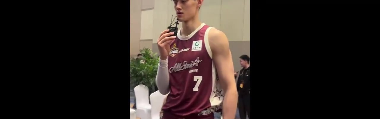 🤩曾凡博：最想找胡明轩打单挑 今年全明星争取来个抛板扣篮