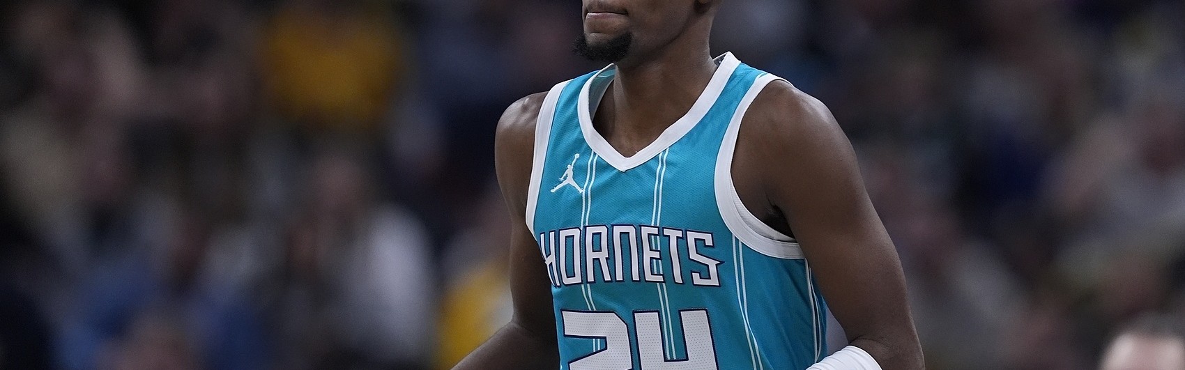 黄蜂主帅谈米勒受伤：这很不幸 所有人必须团结起来帮他完成康复