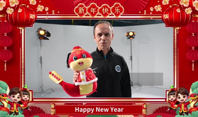 金蛇献瑞迎新春，深圳新鹏城足球俱乐部给您拜年啦！