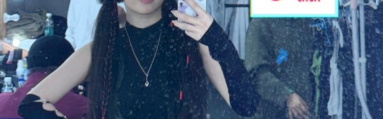 无畏契约美女主持戈曼妮晒照：最近的幸福妮 是不是都要放假了呀~