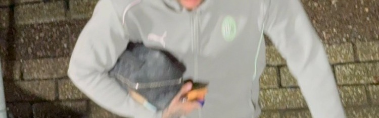 淘汰赛迎开门红？特奥被拍到换了新发型：死亡芭比粉😂