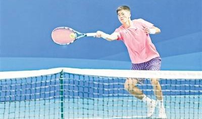 第十五届全运会群众比赛 网球单项预赛在郑开拍