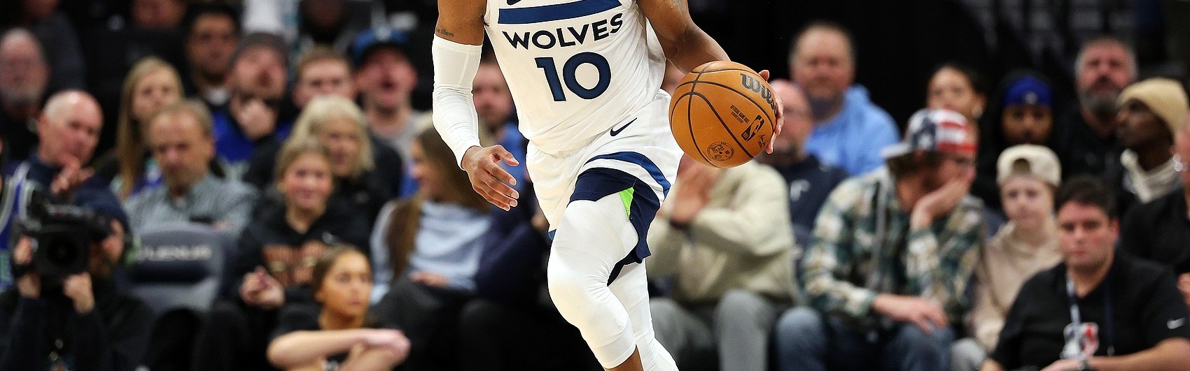 康利谈球队伤兵满营：我们适应得很好 没有过多纠结