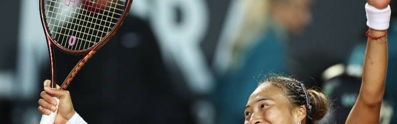 首胜萨巴伦卡，郑钦文：我终于能像对阵普通选手那样面对她了